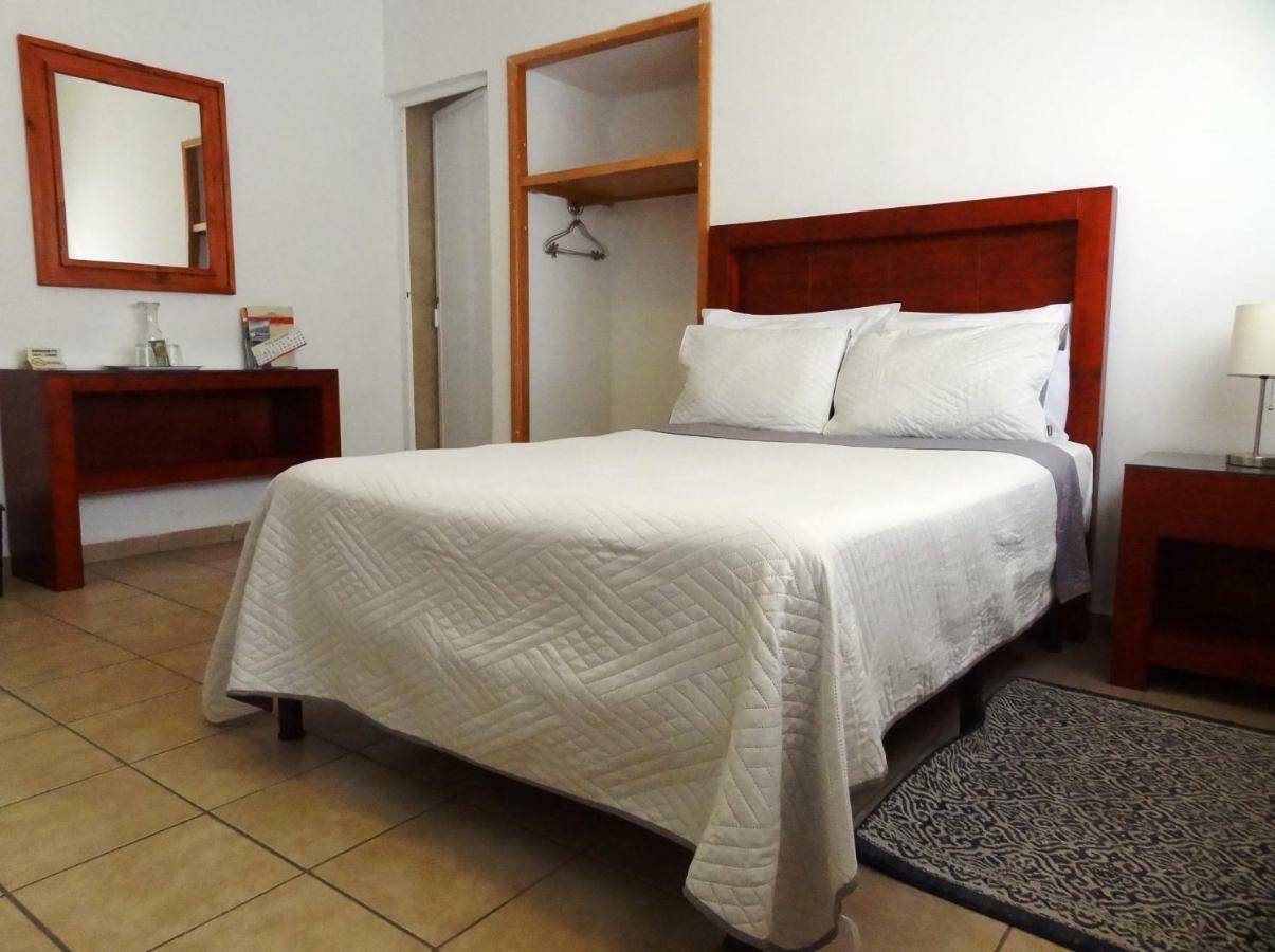 Hotel San Miguel Pénjamo Exteriör bild